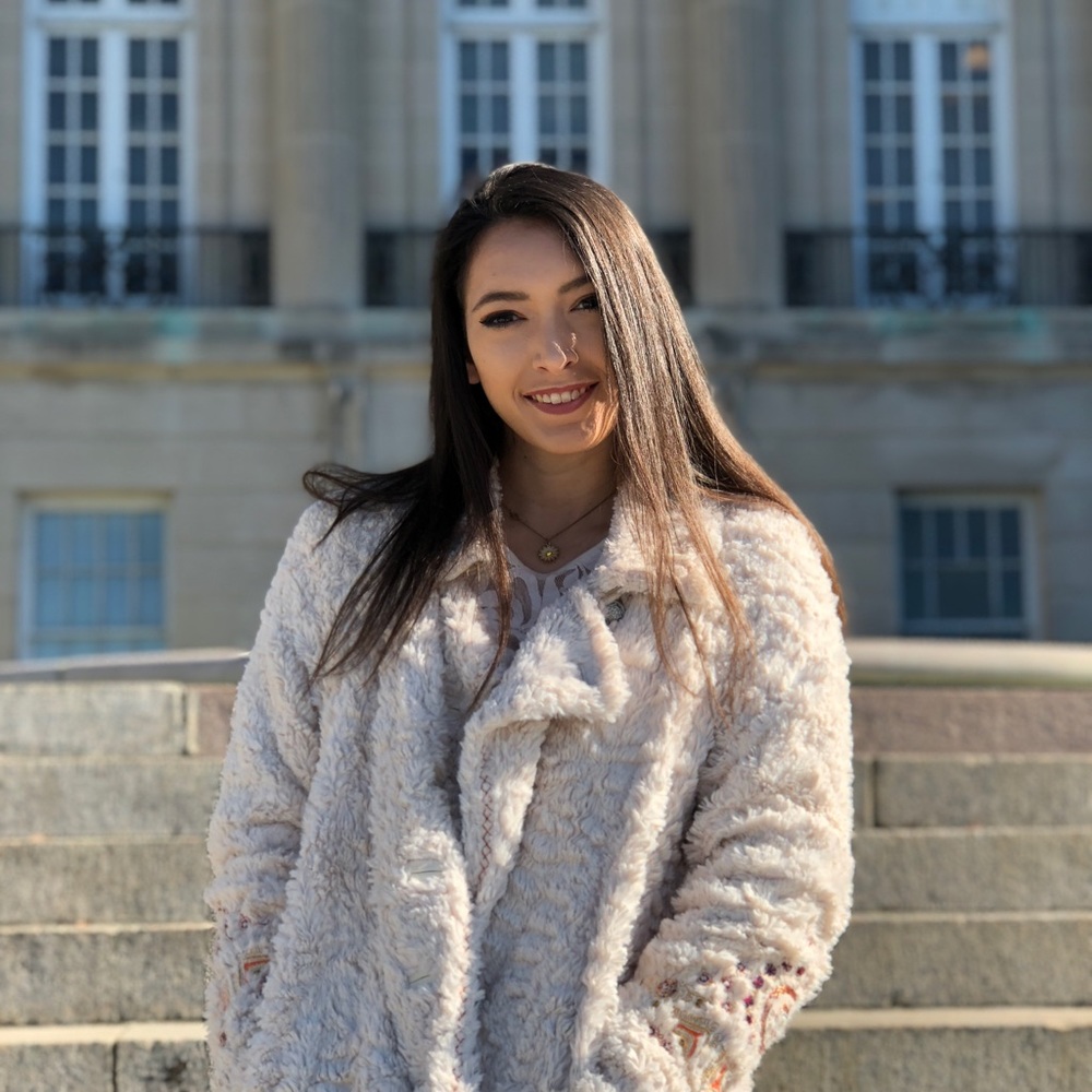 Meet your Posher, Alyssa